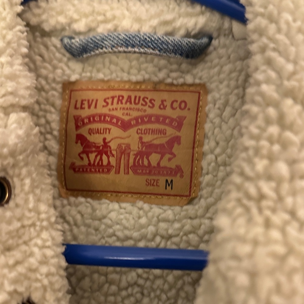 Levi's Light Blue Denim Jacket with Cream Sherpa Collar - Picture 2 of 5